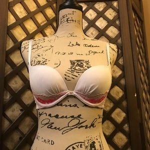 Victoria’s Secret Pushup Pigeonnant 32C